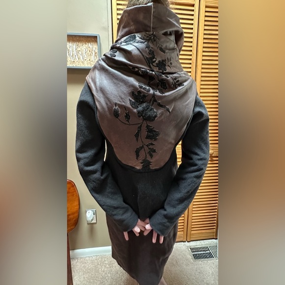 Brown Hood Jacket with black embroidered flowers - Picture 2 of 7